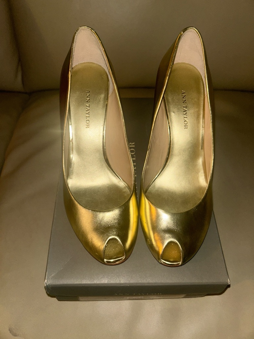 “SEND UR BEST REASONABLE OFFER” Absolutely BeautifulMetallicGold”ANN TAYLOR”Pump